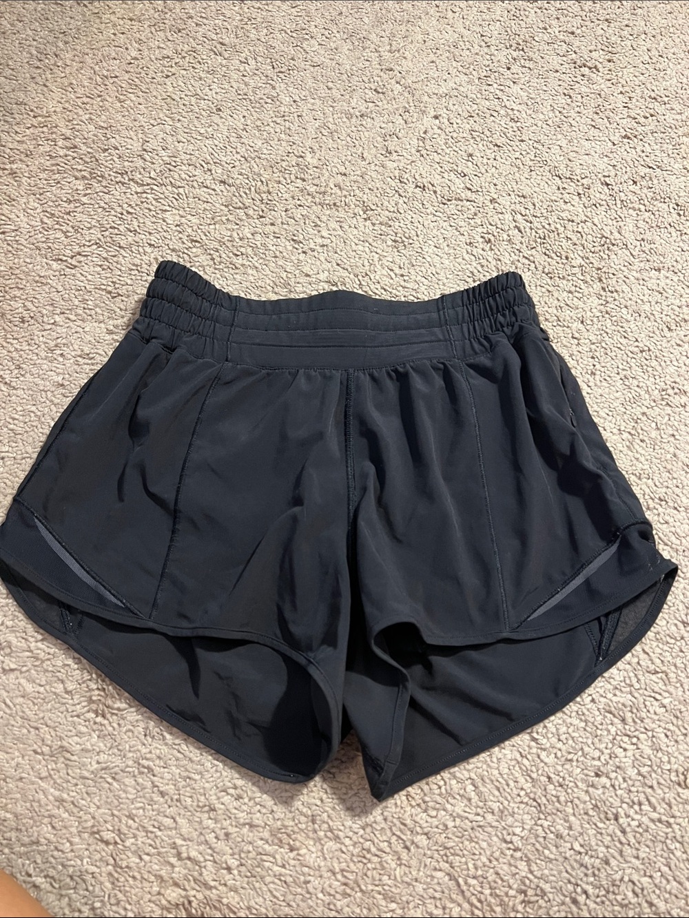 Lululemon Women's Hotty Hot Short *High-Rise 2.5" Black (Second Release) Size 4
